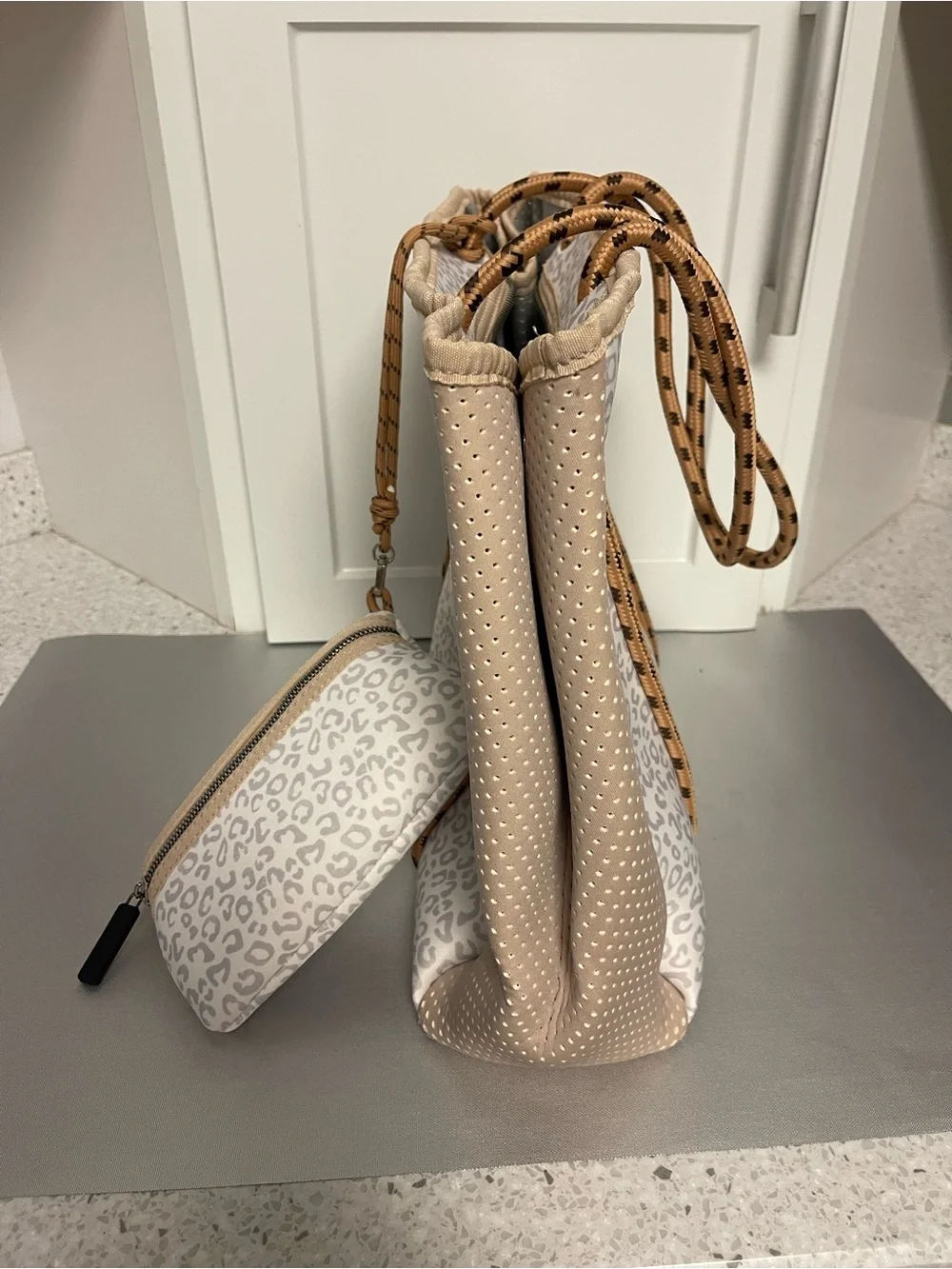 Cheetah Beige Large Meribella Tote be Jen & Co with Pouch NWOT